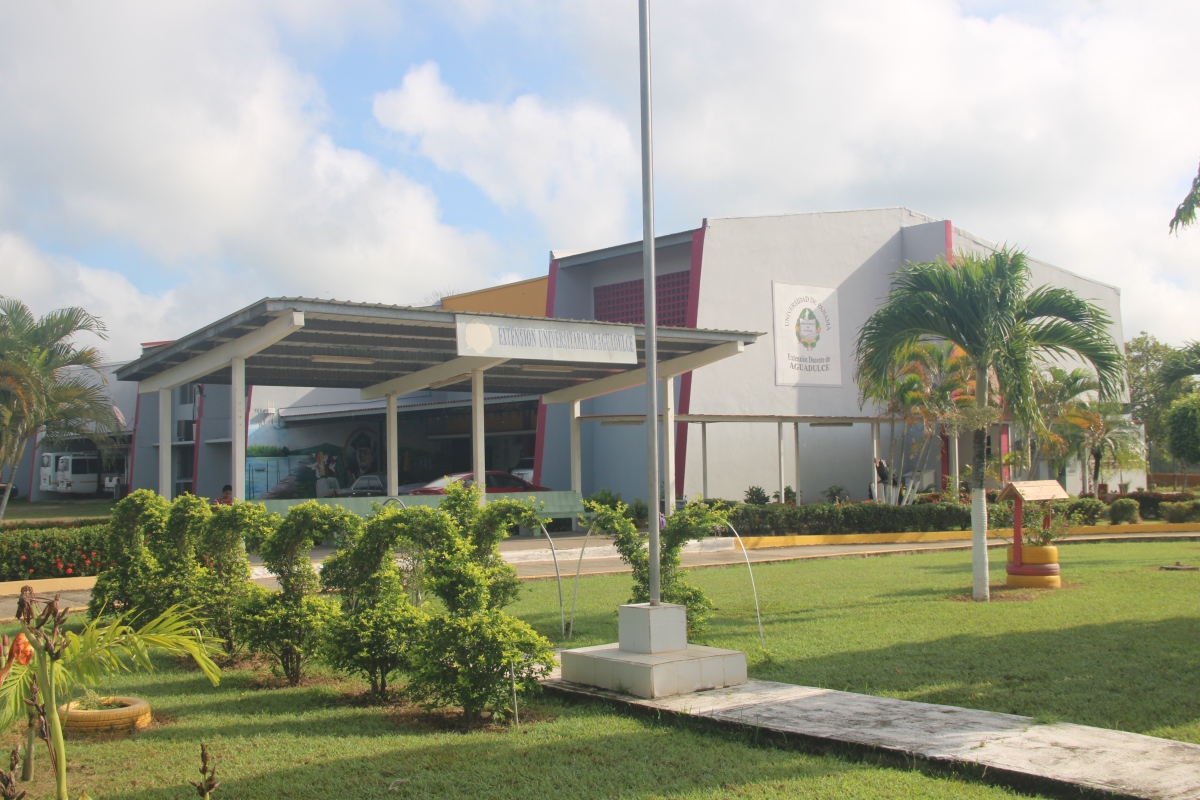 Extensión Universitaria de Aguadulce